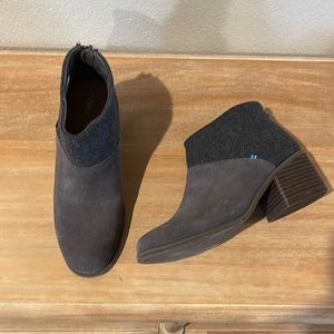 Toms Lacy Grey Ankle Boots Suede size 7.5